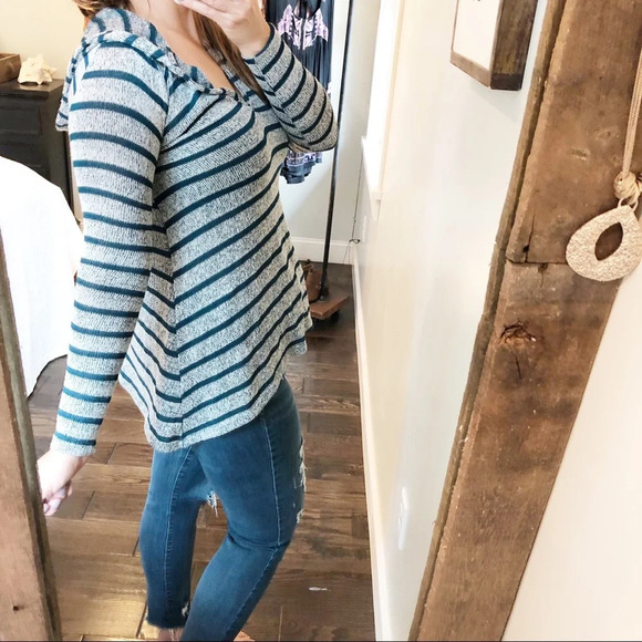 BDG Urban Outfitters small hooded cozy sweatshirt - Picture 3 of 5